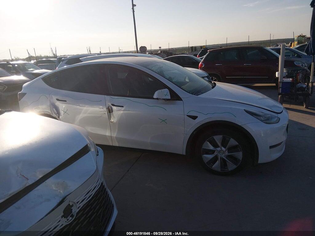 2021 TESLA MODEL Y LONG RANGE DUAL MOTOR ALL-WHEEL DRIVE — Фото 13 из 16