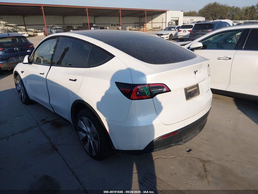 2021 TESLA MODEL Y LONG RANGE DUAL MOTOR ALL-WHEEL DRIVE — Фото 3 из 16