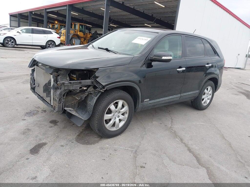 5XYKTCA10BG015023 2011 KIA SORENTO photo no. 2