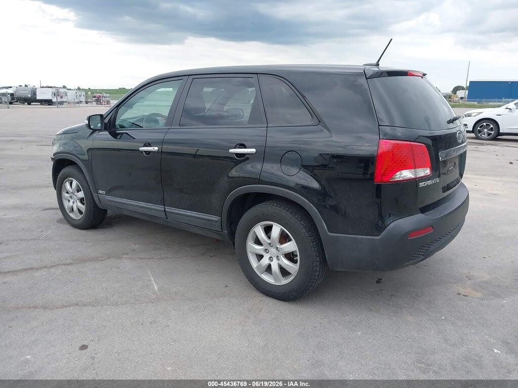 5XYKTCA10BG015023 2011 KIA SORENTO photo no. 3