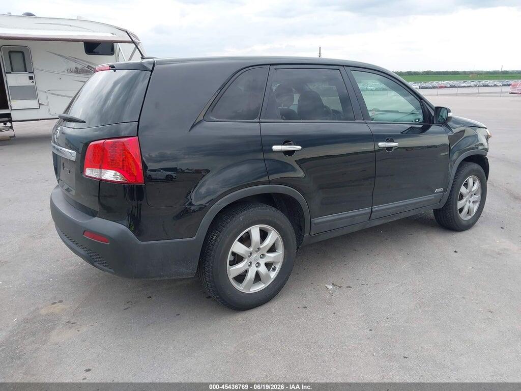 5XYKTCA10BG015023 2011 KIA SORENTO photo no. 4