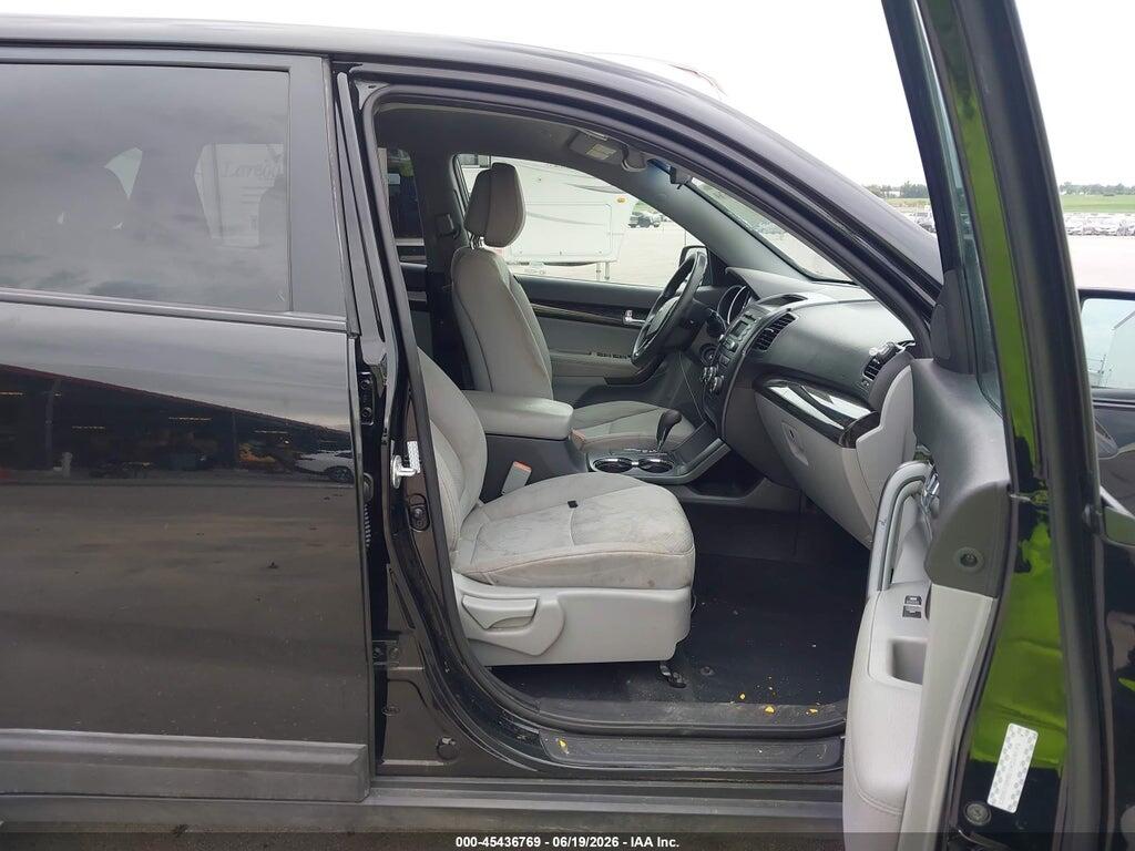5XYKTCA10BG015023 2011 KIA SORENTO photo no. 5