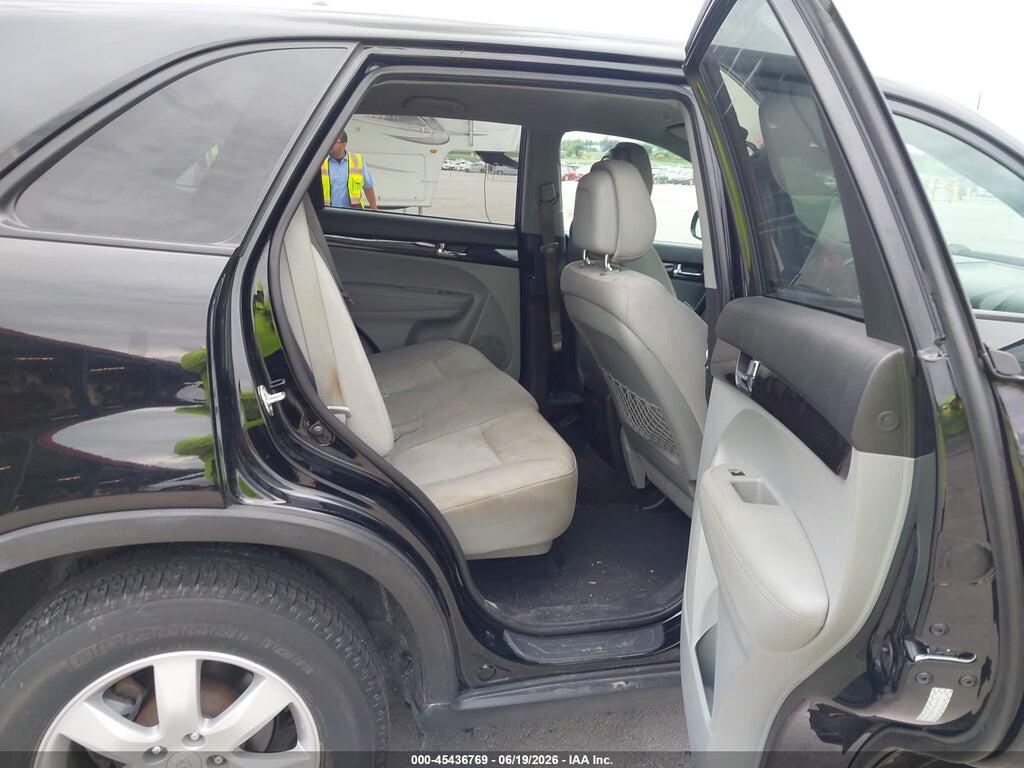 5XYKTCA10BG015023 2011 KIA SORENTO photo no. 8