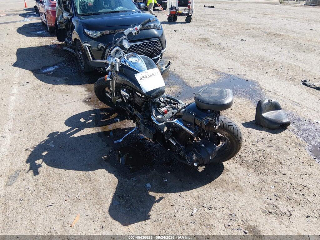 JS1VS56A852101600 2005 SUZUKI M50 photo no. 3