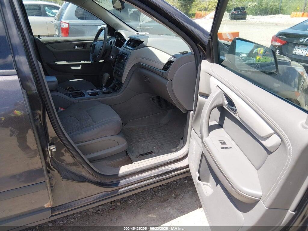1GNKVFED0HJ174690 2017 CHEVROLET TRAVERSE photo no. 5