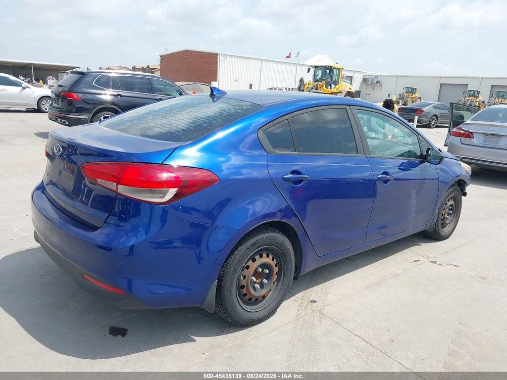 3KPFK4A7XHE030083 2017 KIA FORTE photo no. 4