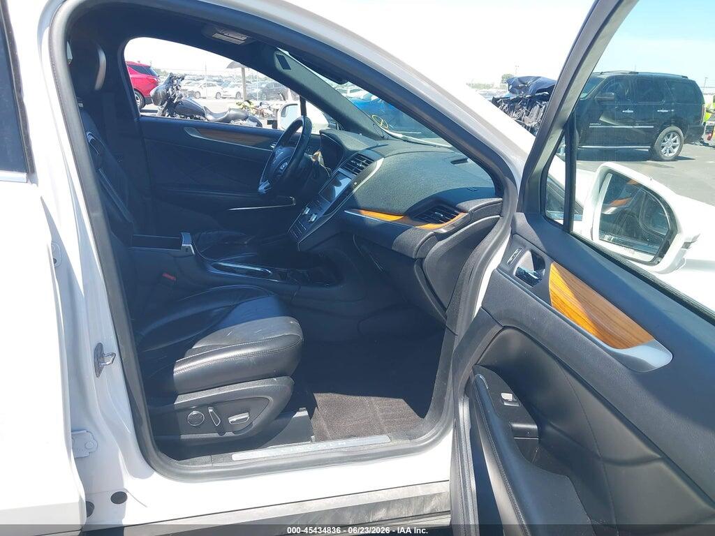 5LMCJ2D94KUL44403 2019 LINCOLN MKC photo no. 5