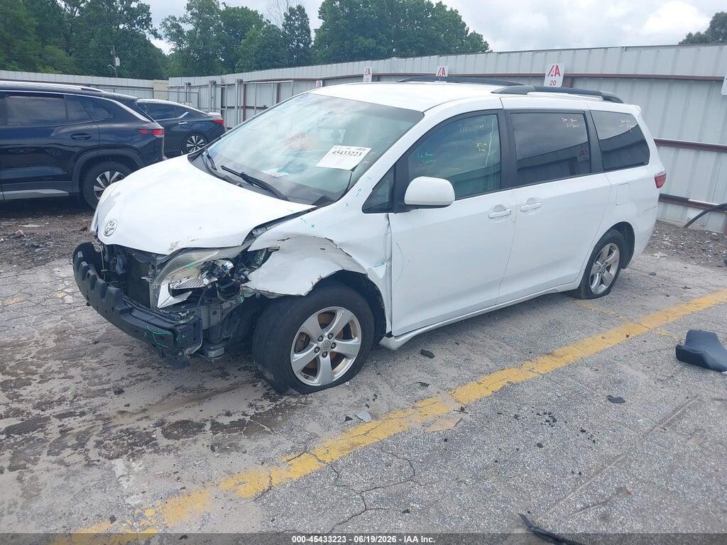 5TDKZ3DC5HS827649 2017 TOYOTA SIENNA photo no. 2