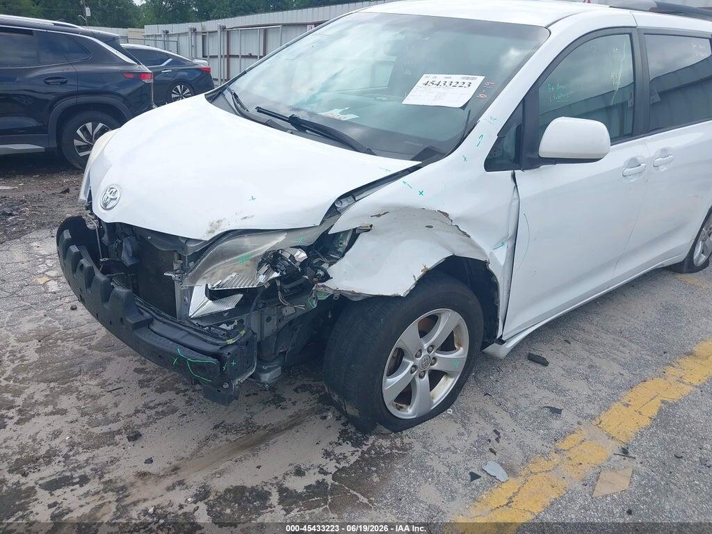 5TDKZ3DC5HS827649 2017 TOYOTA SIENNA photo no. 6