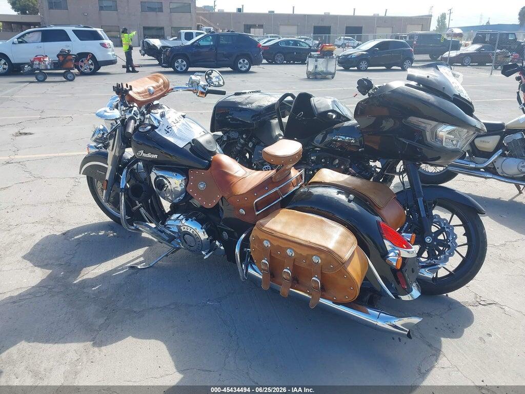 56KCVAAA6J3363053 2018 INDIAN MOTORCYCLE CO. CHIEF photo no. 3