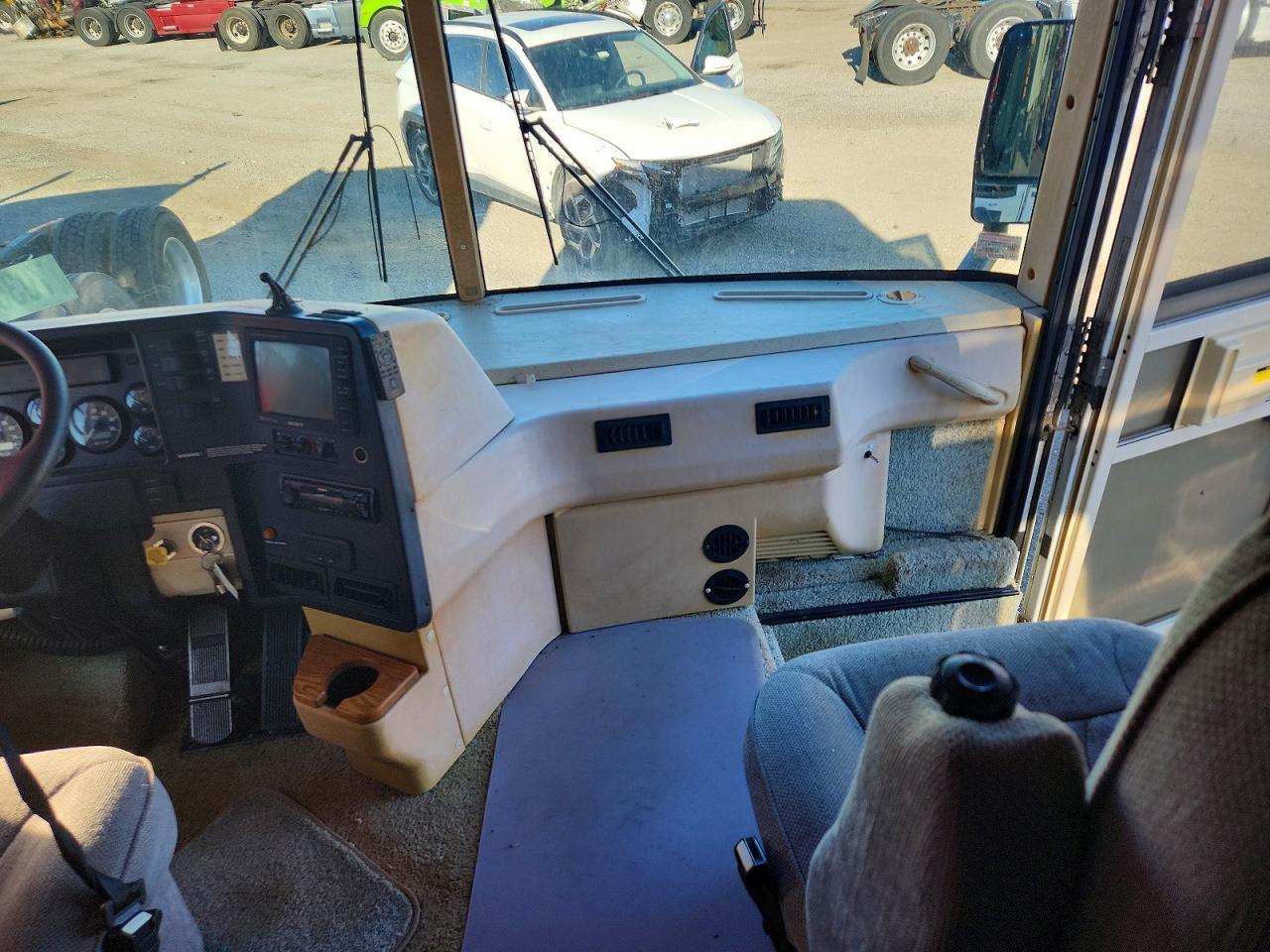 2001 WINNEBAGO JOURNEY RV — Фото 5 из 10
