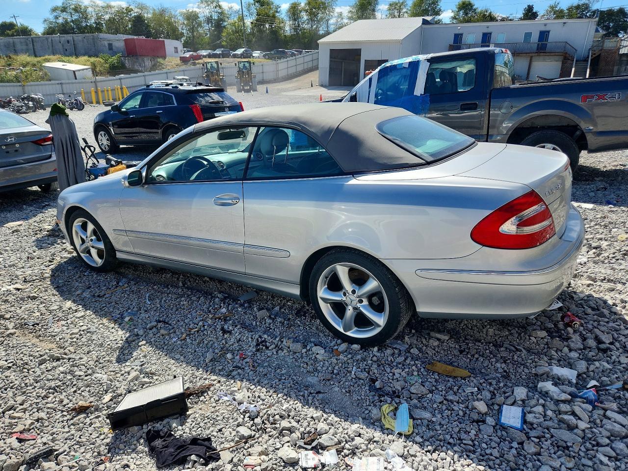 2005 MERCEDES-BENZ CLK 320 — Фото 2 из 13