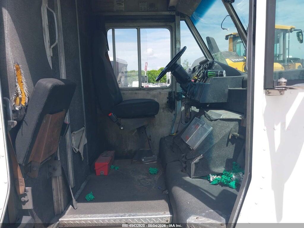 4UZA4FA48YCG41533 2000 FREIGHTLINER CHASSIS photo no. 7