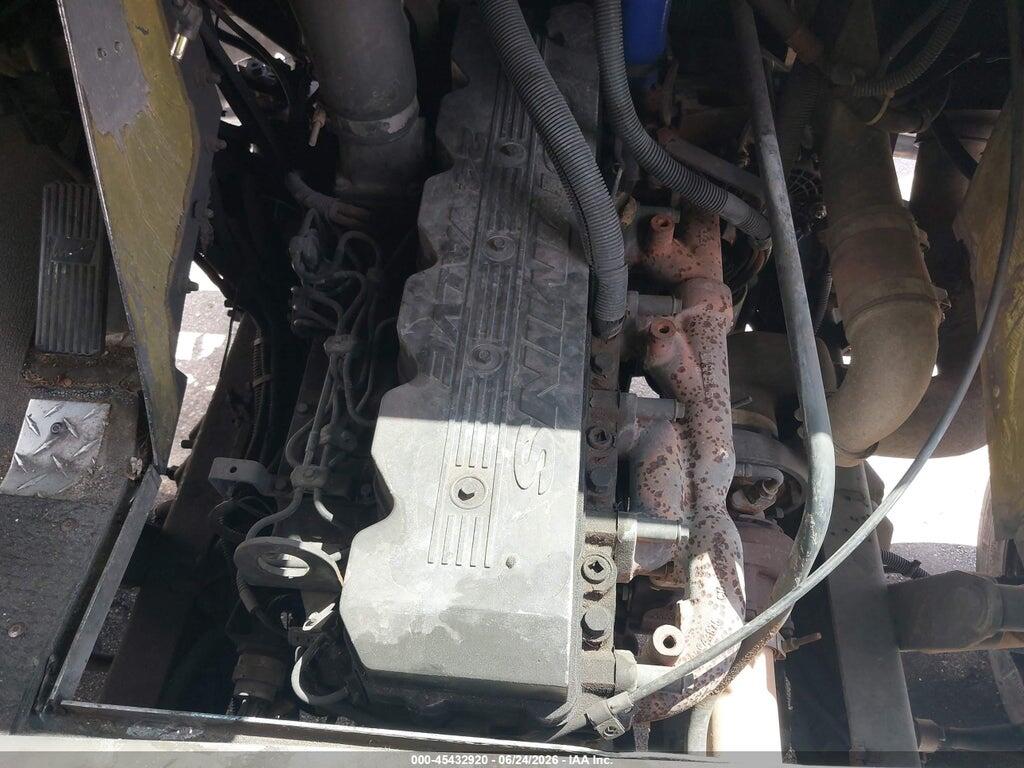 4UZA4FA48YCG41533 2000 FREIGHTLINER CHASSIS photo no. 9