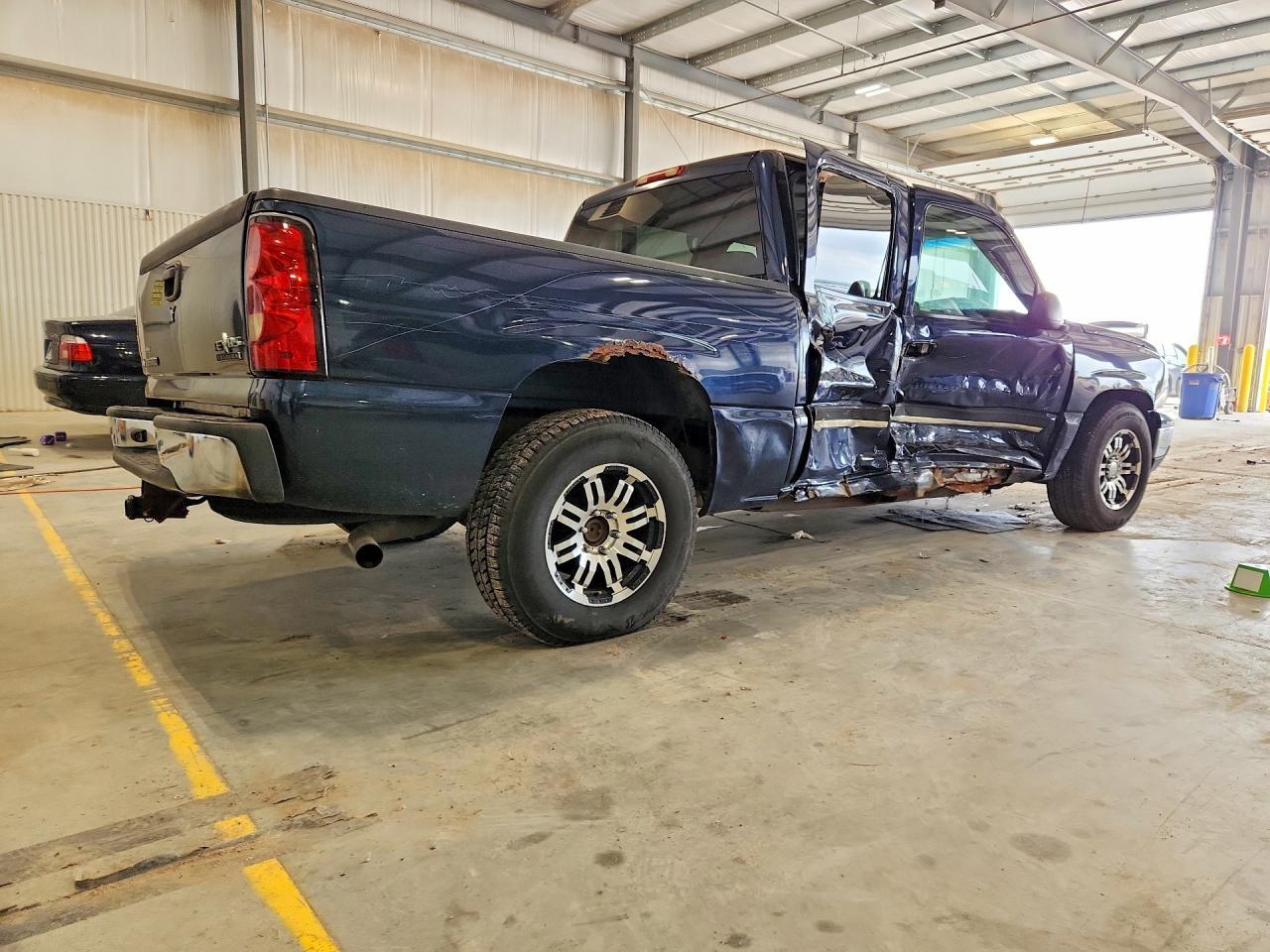 2006 CHEVROLET SILVERADO C1500 — Фото 3 из 12