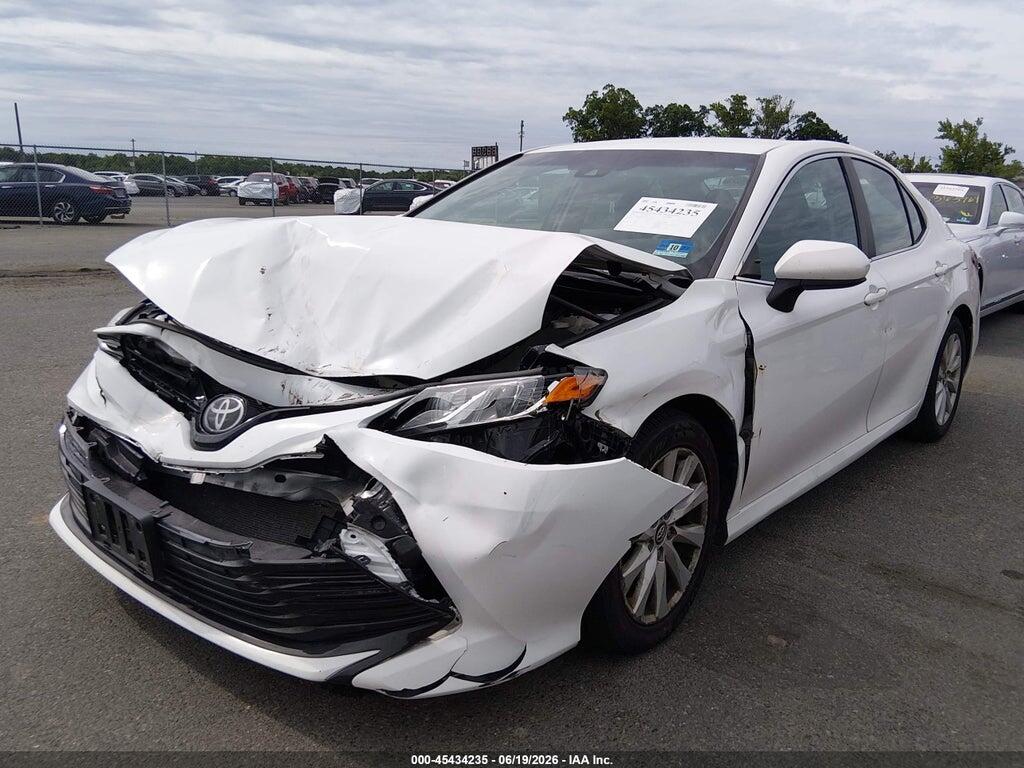 4T1B11HK5JU654077 2018 TOYOTA CAMRY photo no. 2