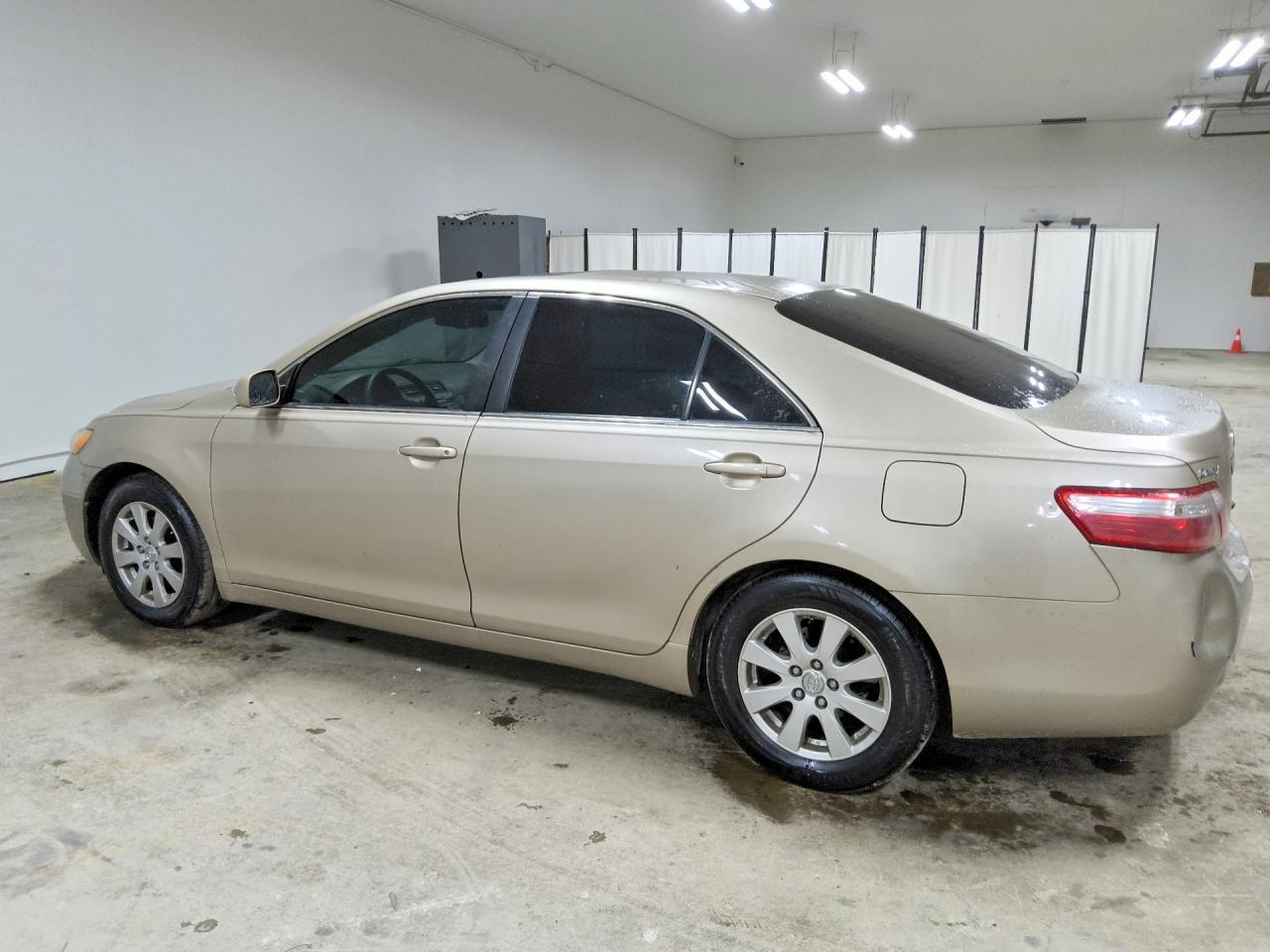 2009 TOYOTA CAMRY XLE — Фото 2 из 12
