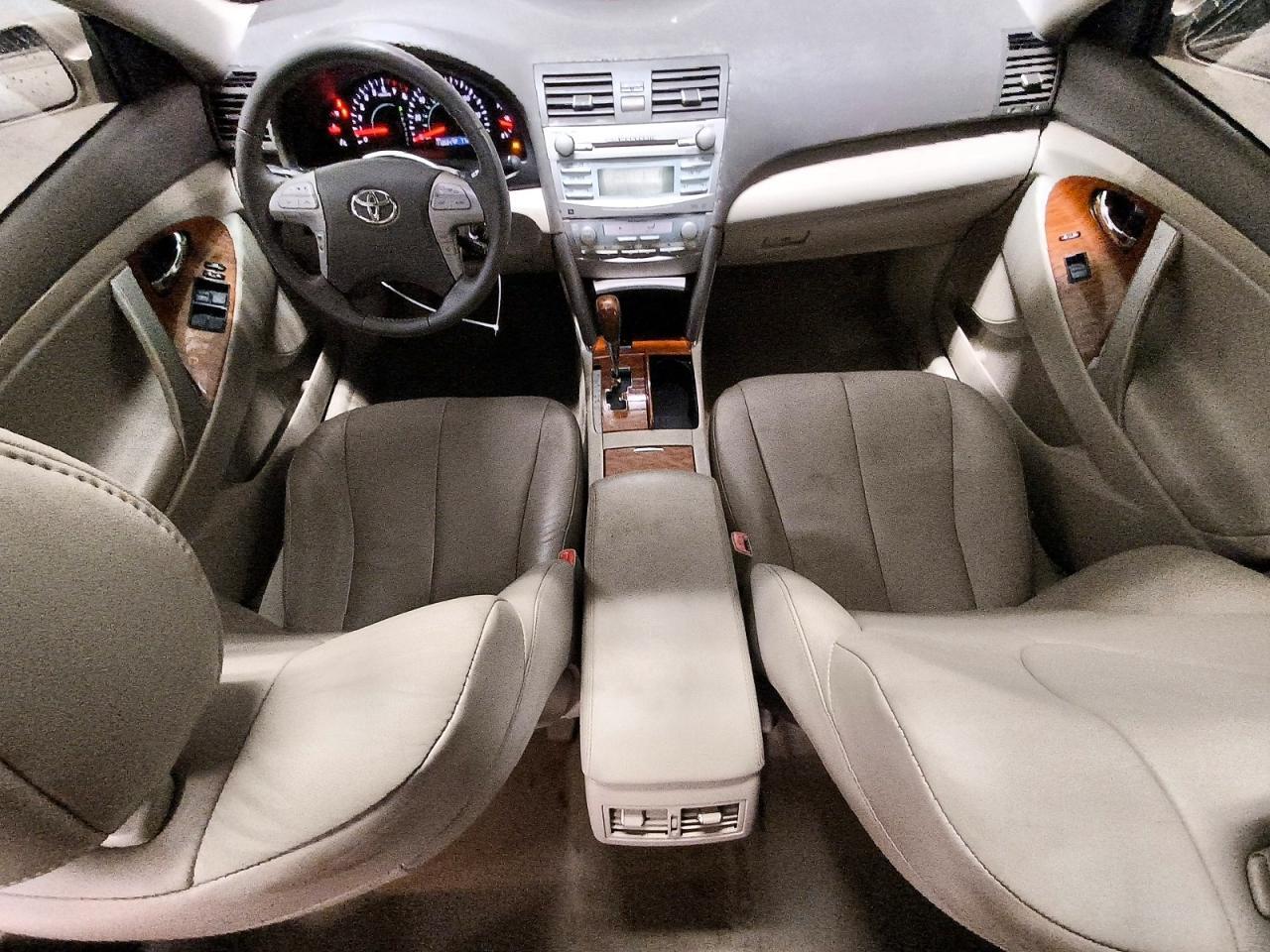 2009 TOYOTA CAMRY XLE — Фото 8 из 12