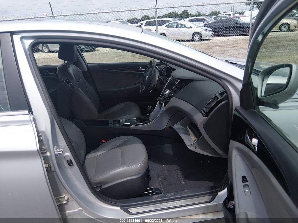 5NPEC4AB4BH303132 2011 HYUNDAI SONATA photo no. 5