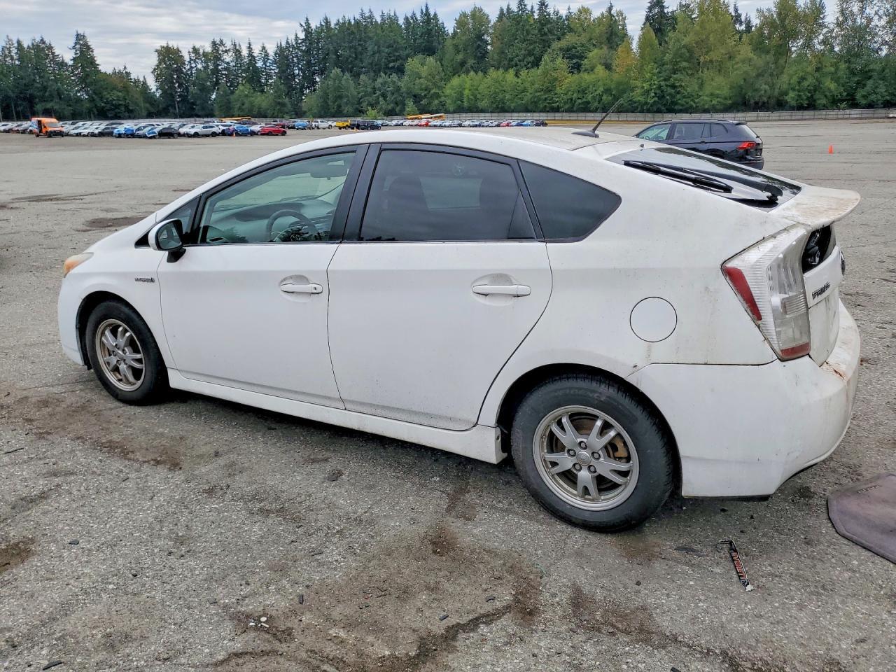 2011 TOYOTA PRIUS TWO — Фото 2 из 13