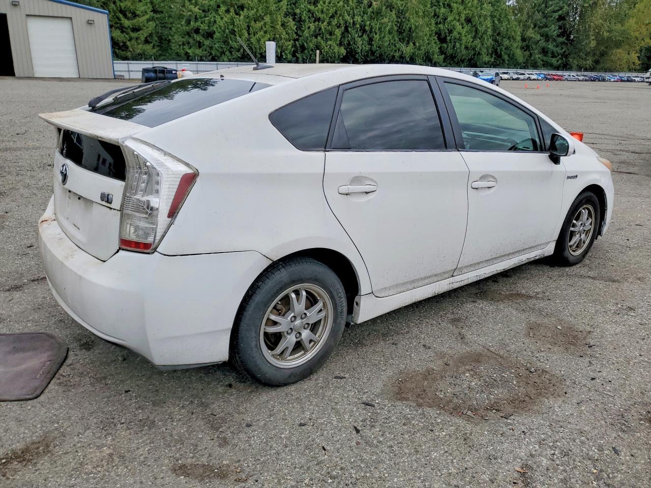 2011 TOYOTA PRIUS TWO — Фото 3 из 13