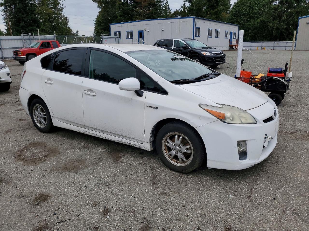 2011 TOYOTA PRIUS TWO — Фото 4 из 13