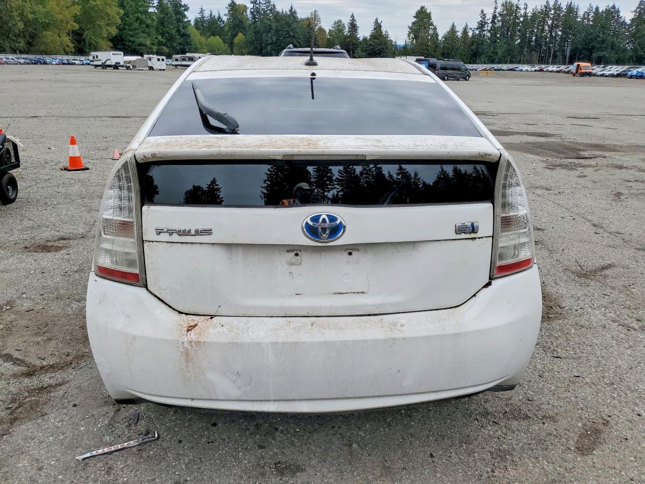 2011 TOYOTA PRIUS TWO — Фото 6 из 13
