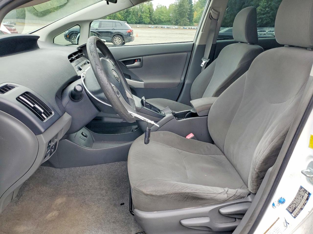 2011 TOYOTA PRIUS TWO — Фото 7 из 13