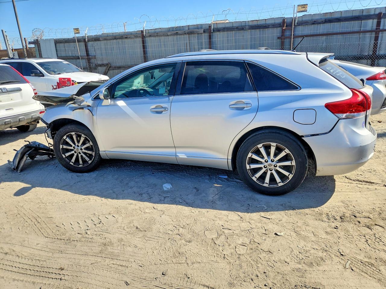 2011 TOYOTA VENZA FWD 4CYL — Фото 2 из 13
