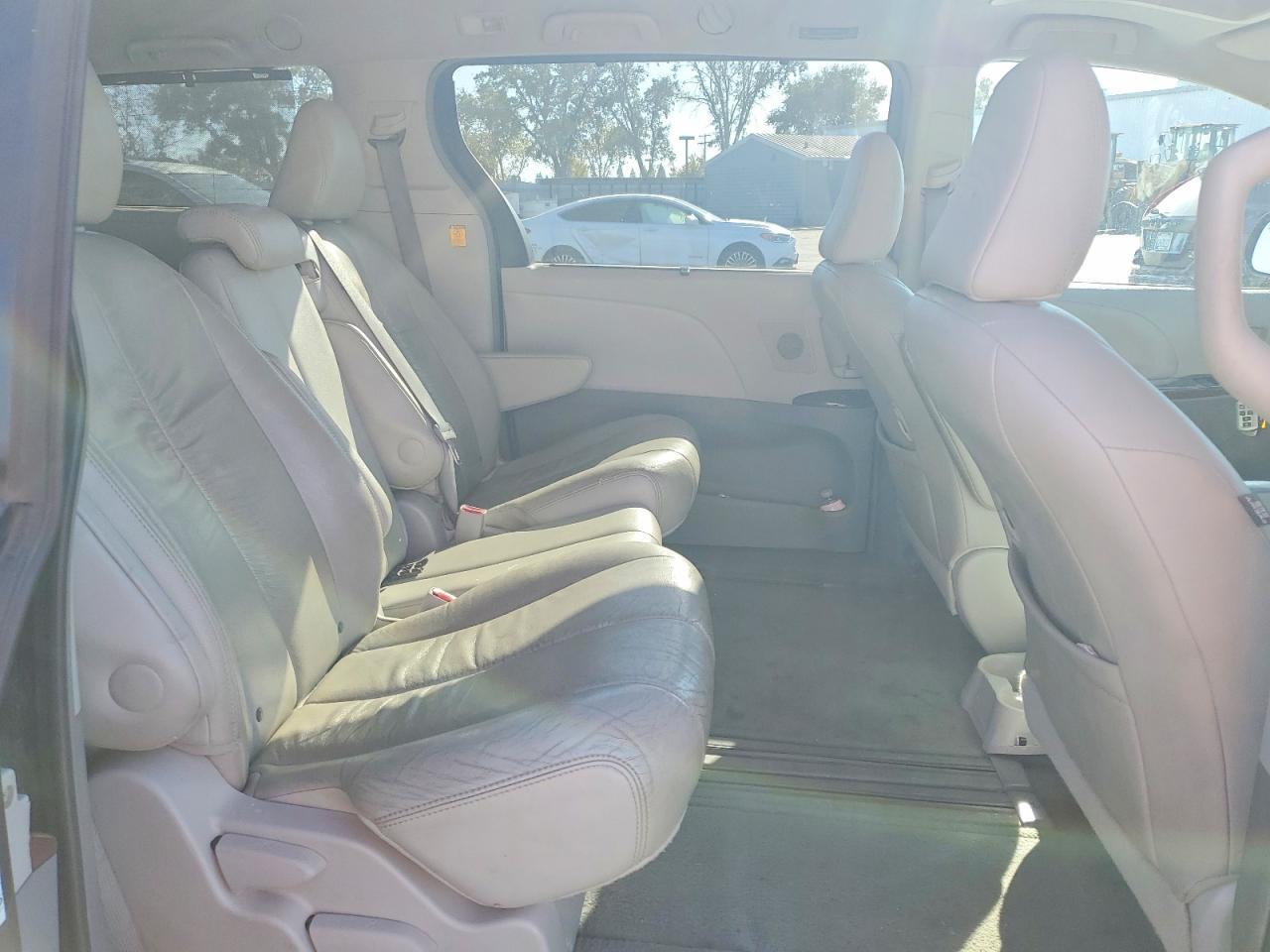 2012 TOYOTA SIENNA XLE 8-PASSENGER — Фото 10 из 13
