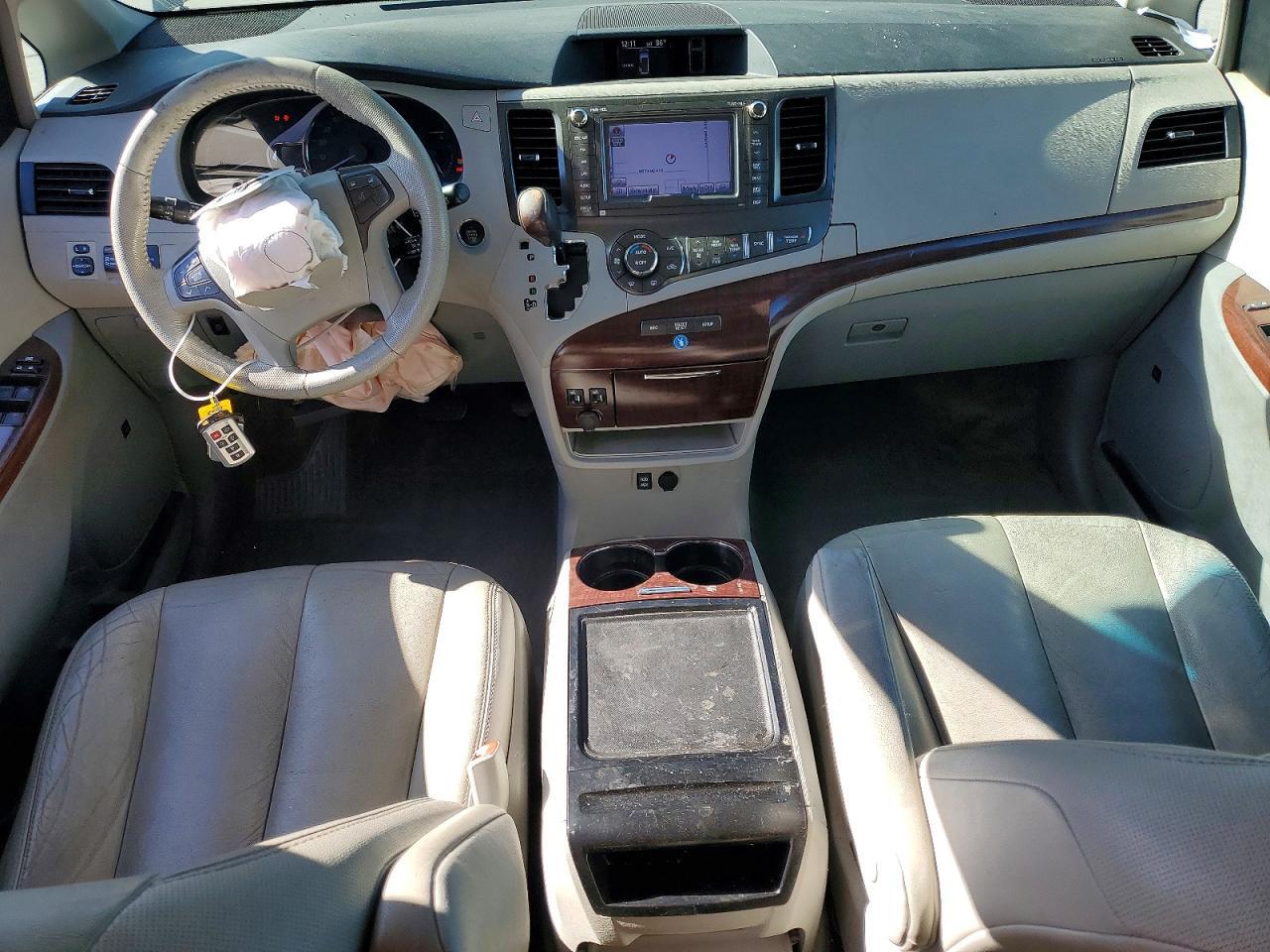 2012 TOYOTA SIENNA XLE 8-PASSENGER — Фото 8 из 13
