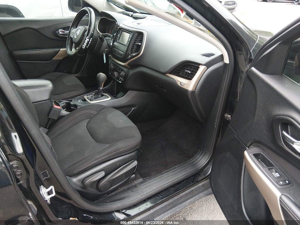 1C4PJLCB0HD222262 2017 JEEP CHEROKEE photo no. 5