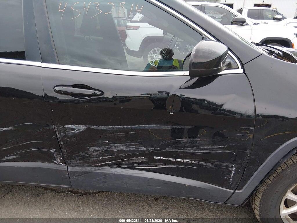 1C4PJLCB0HD222262 2017 JEEP CHEROKEE photo no. 6