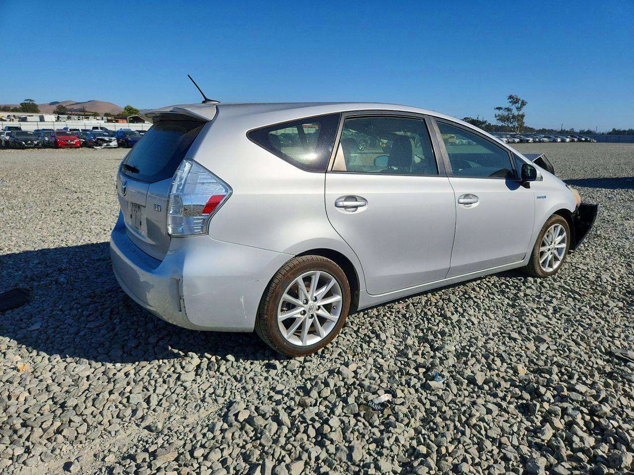 2013 TOYOTA PRIUS V FIVE — Фото 3 из 12