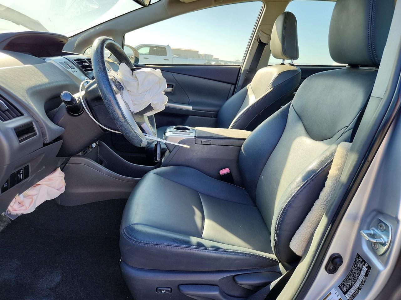 2013 TOYOTA PRIUS V FIVE — Фото 7 из 12