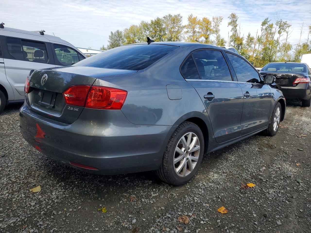 2013 VOLKSWAGEN JETTA SE — Фото 3 из 12