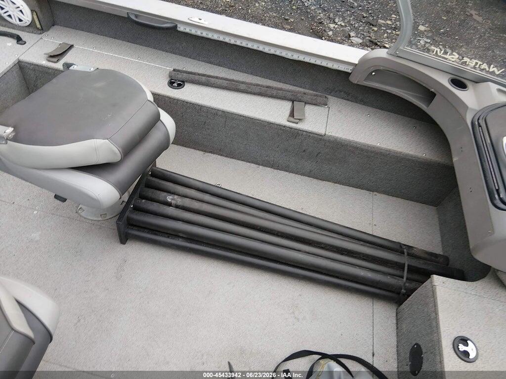 00000CRCFH150D515 2015 CRESTLINER OTHER photo no. 8
