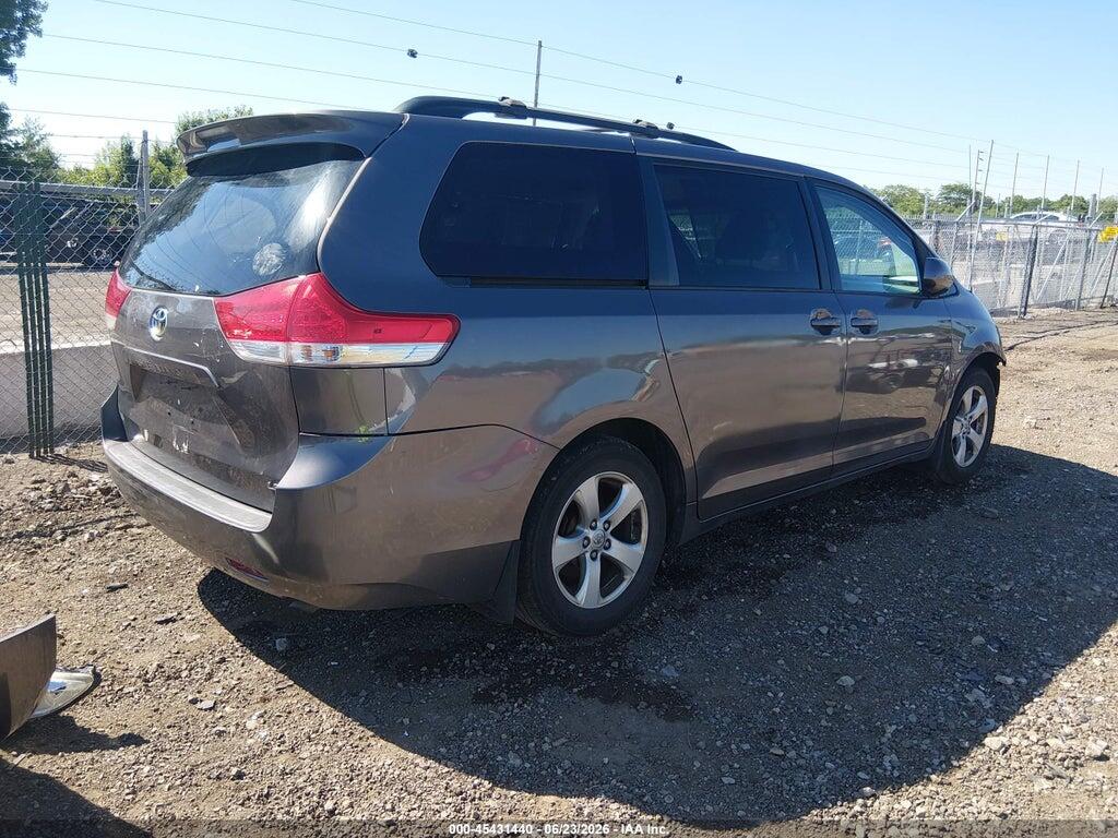 5TDKK3DC2DS319427 2013 TOYOTA SIENNA photo no. 4