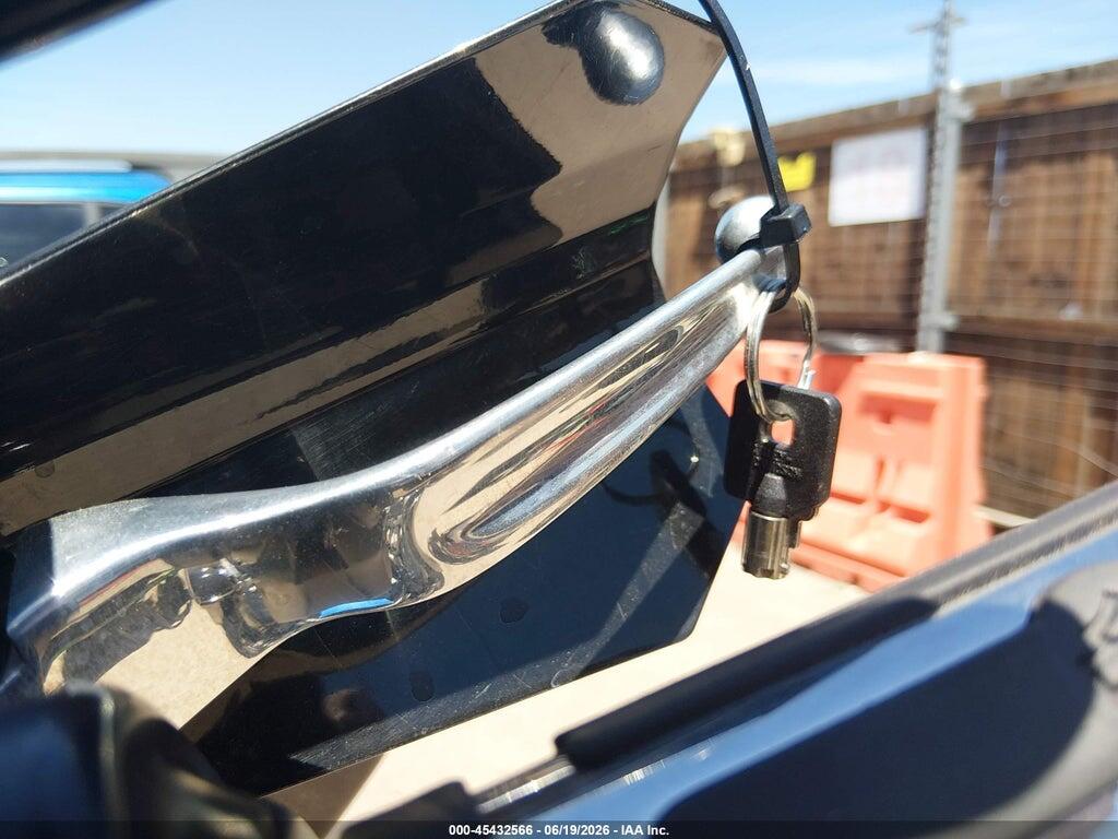 1HD1KBC16HB676644 2017 HARLEY-DAVIDSON FLHX photo no. 11