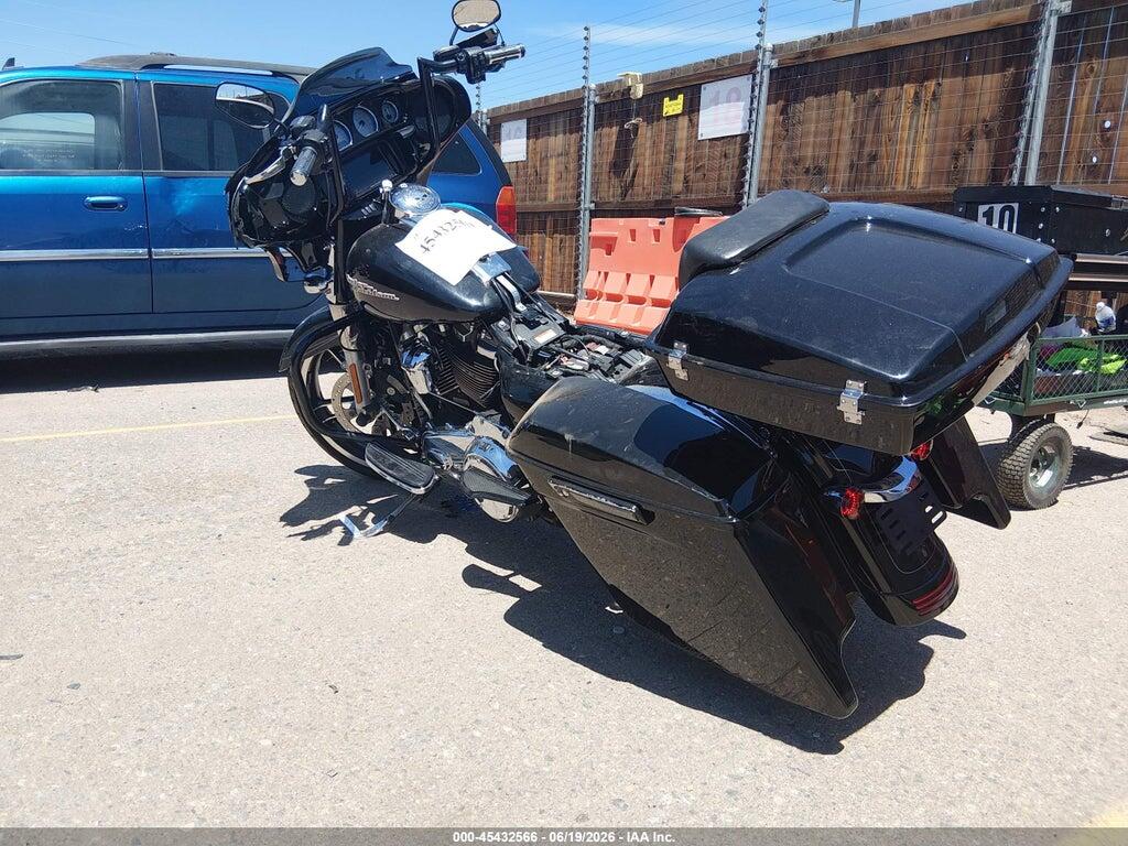 1HD1KBC16HB676644 2017 HARLEY-DAVIDSON FLHX photo no. 3