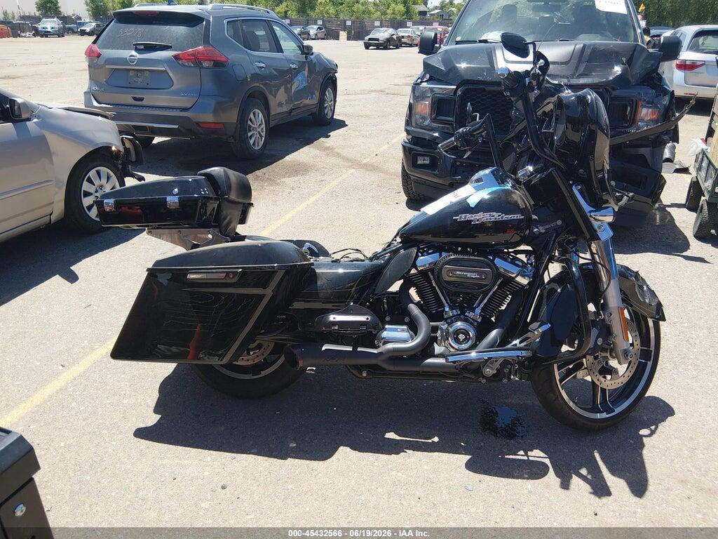 1HD1KBC16HB676644 2017 HARLEY-DAVIDSON FLHX photo no. 4