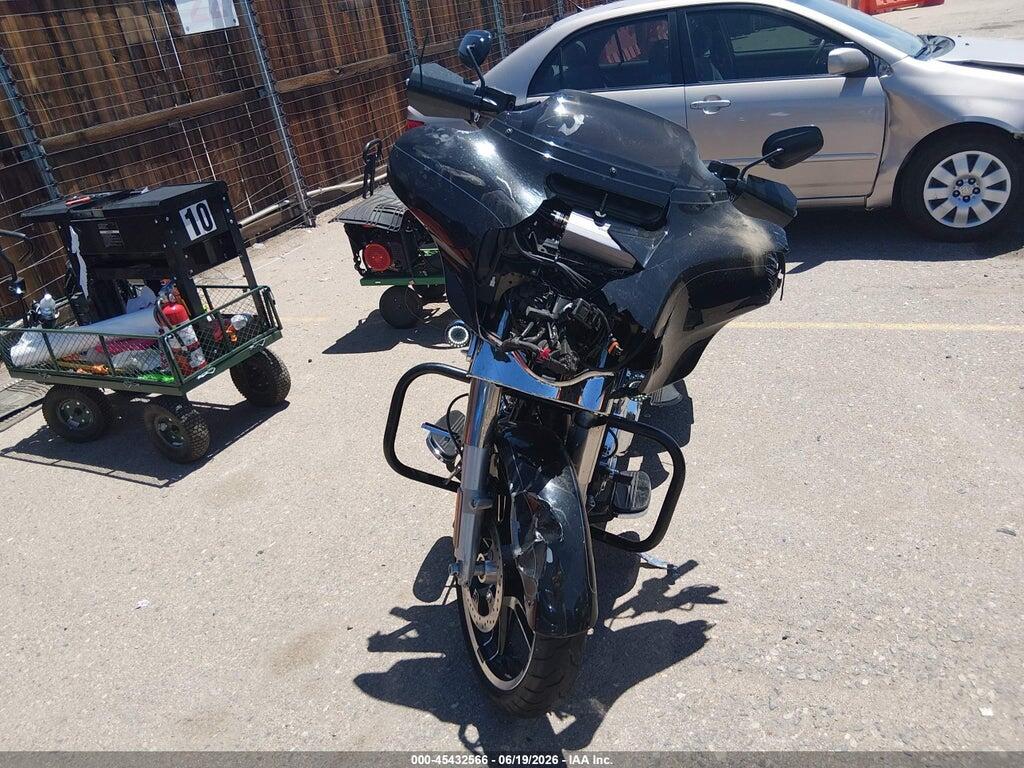 1HD1KBC16HB676644 2017 HARLEY-DAVIDSON FLHX photo no. 5