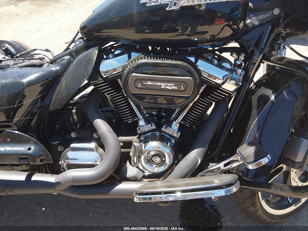 1HD1KBC16HB676644 2017 HARLEY-DAVIDSON FLHX photo no. 8