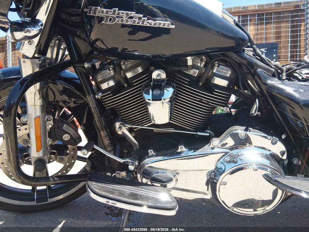1HD1KBC16HB676644 2017 HARLEY-DAVIDSON FLHX photo no. 9