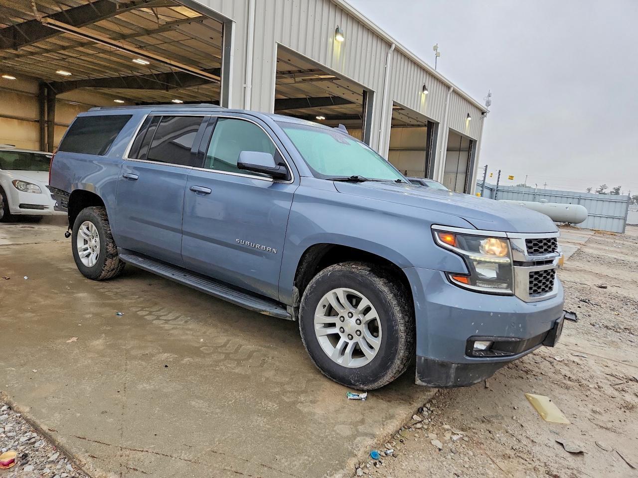 2016 CHEVROLET SUBURBAN K1500 LT — Фото 4 из 14