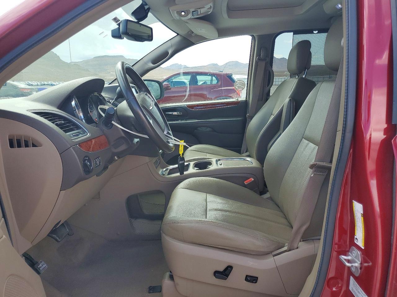 2016 CHRYSLER TOWN & COUNTRY TOURING L — Фото 7 из 14