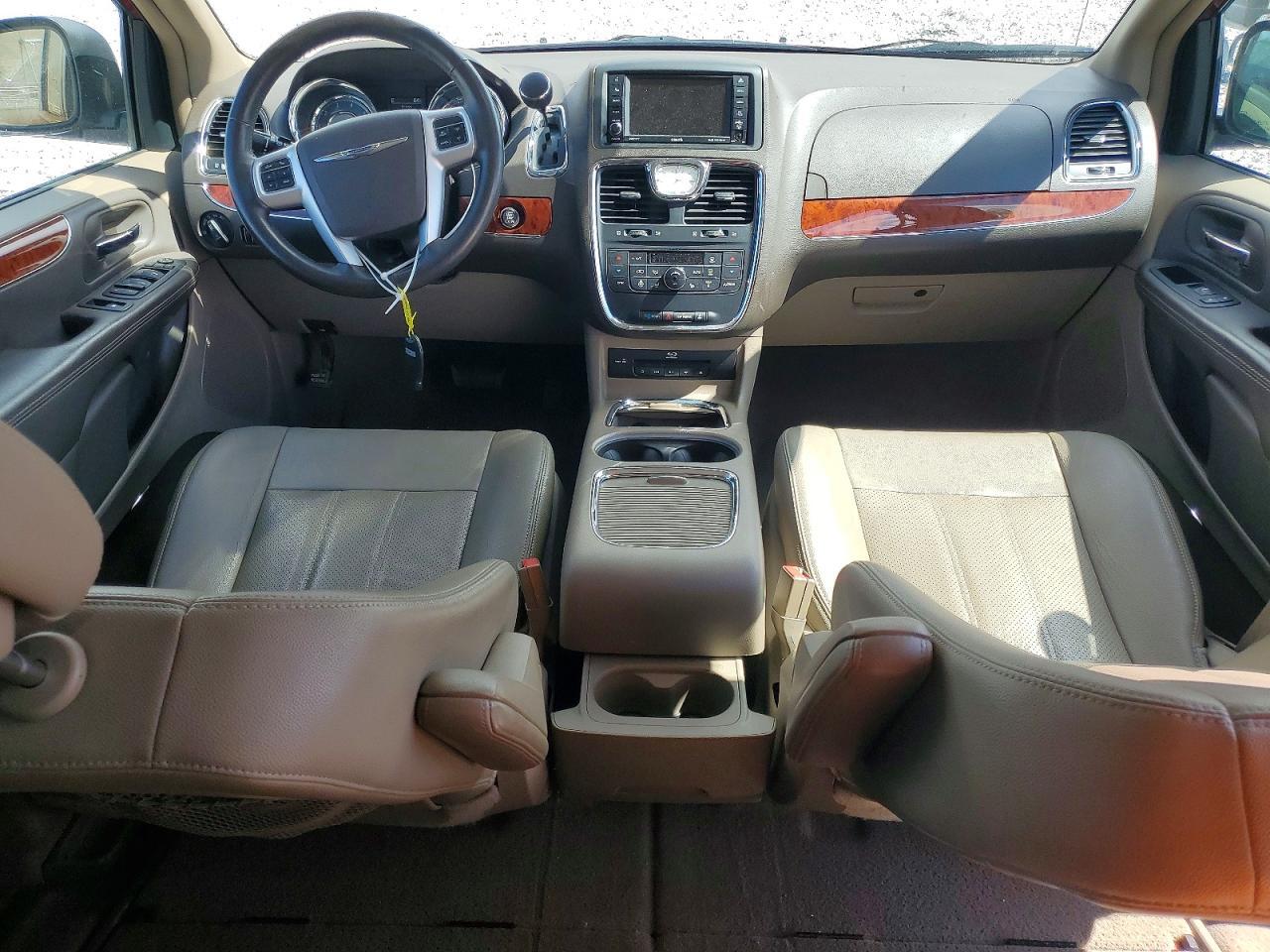 2016 CHRYSLER TOWN & COUNTRY TOURING L — Фото 8 из 14