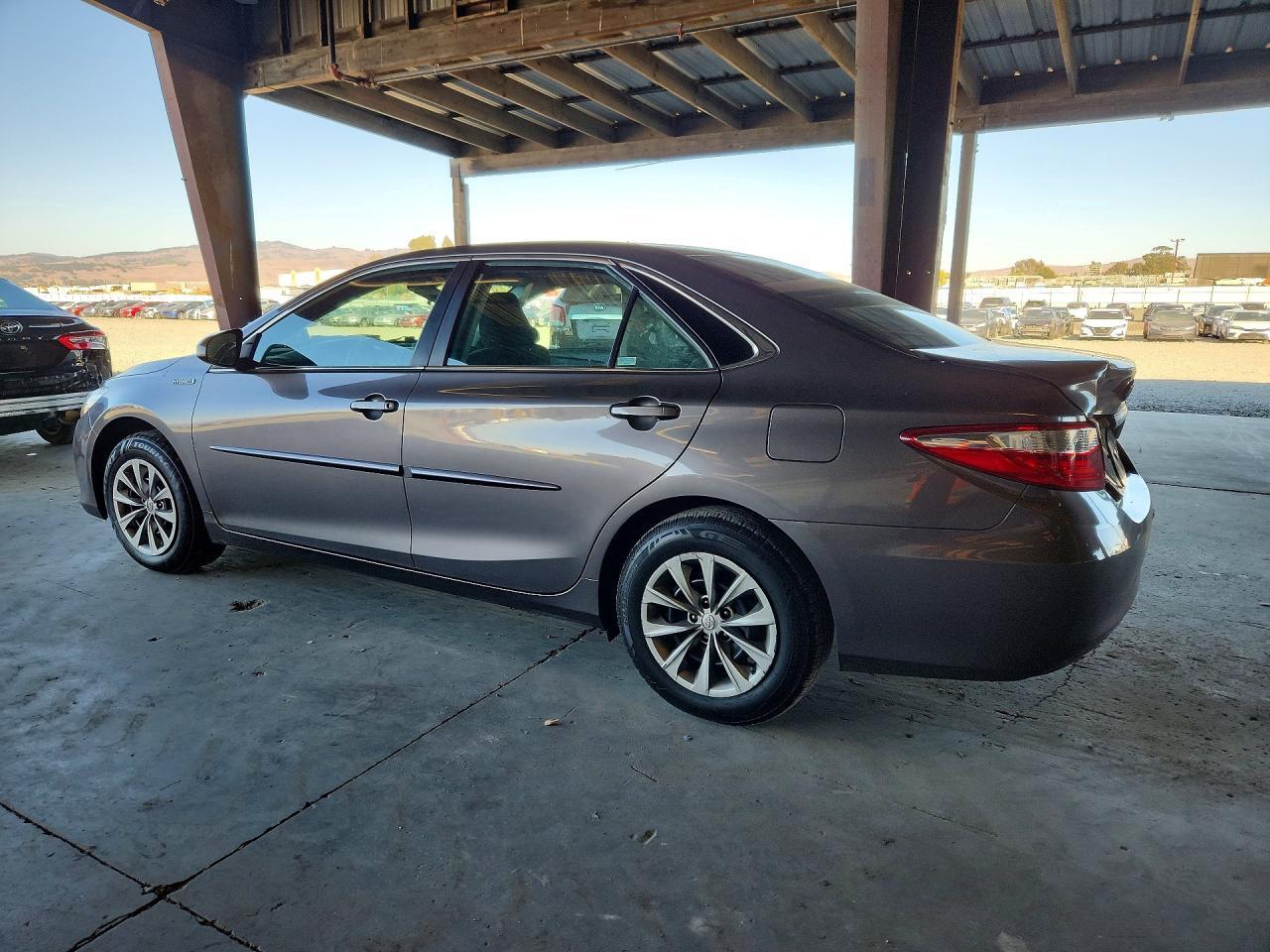2016 TOYOTA CAMRY HYBRID LE — Фото 2 из 12