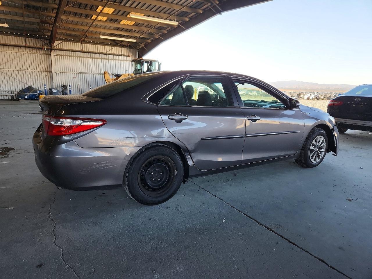 2016 TOYOTA CAMRY HYBRID LE — Фото 3 из 12
