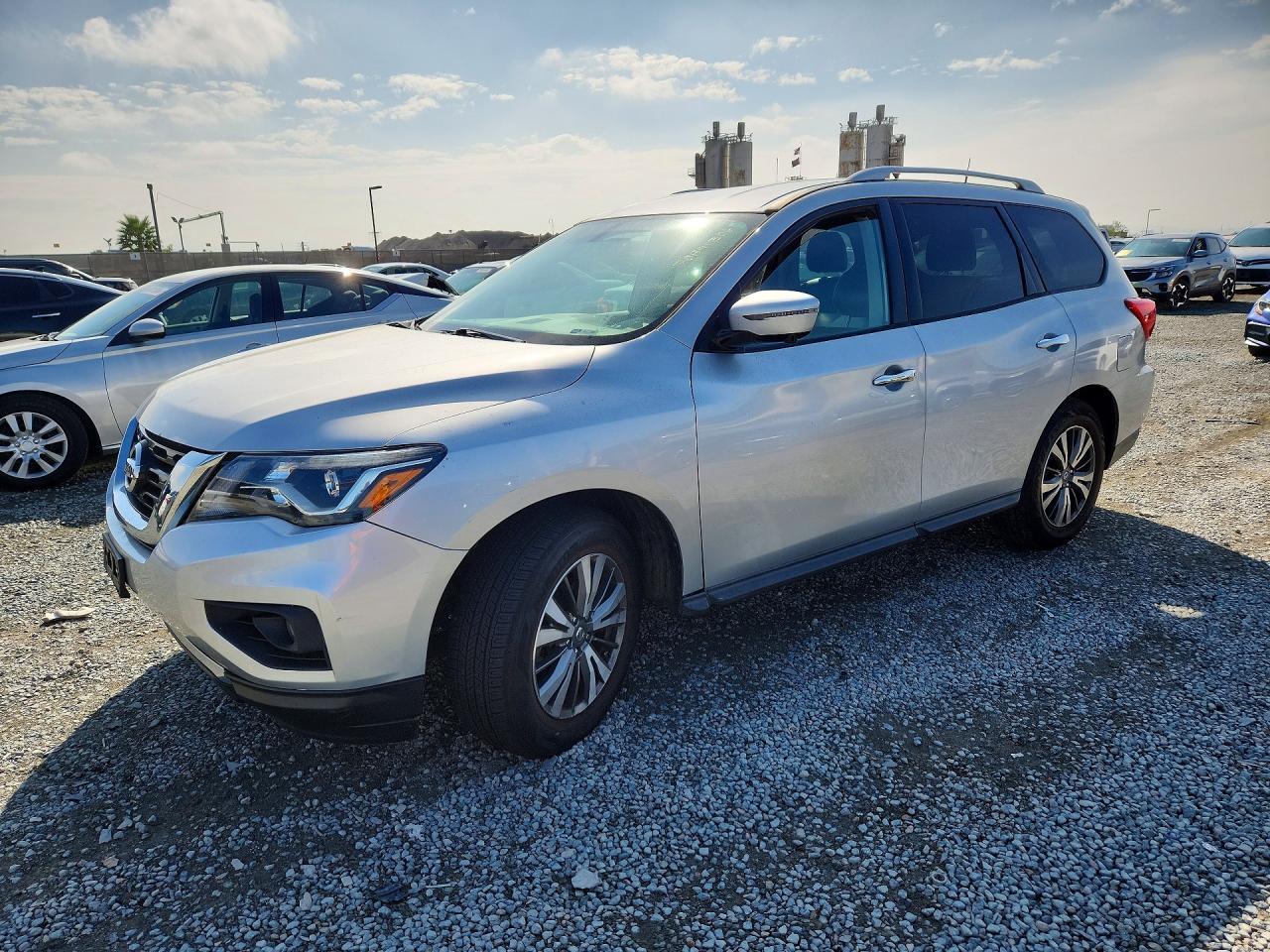 2017 NISSAN PATHFINDER SL